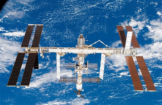Illustration for article titled Behold the Tragic Beauty of the International Space Station